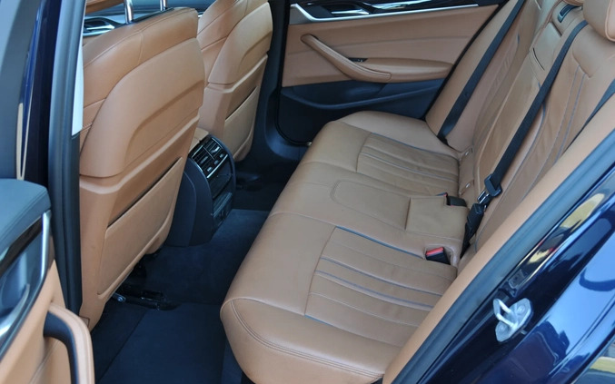 BMW Seria 5 cena 111500 przebieg: 157716, rok produkcji 2017 z Obrzycko małe 407